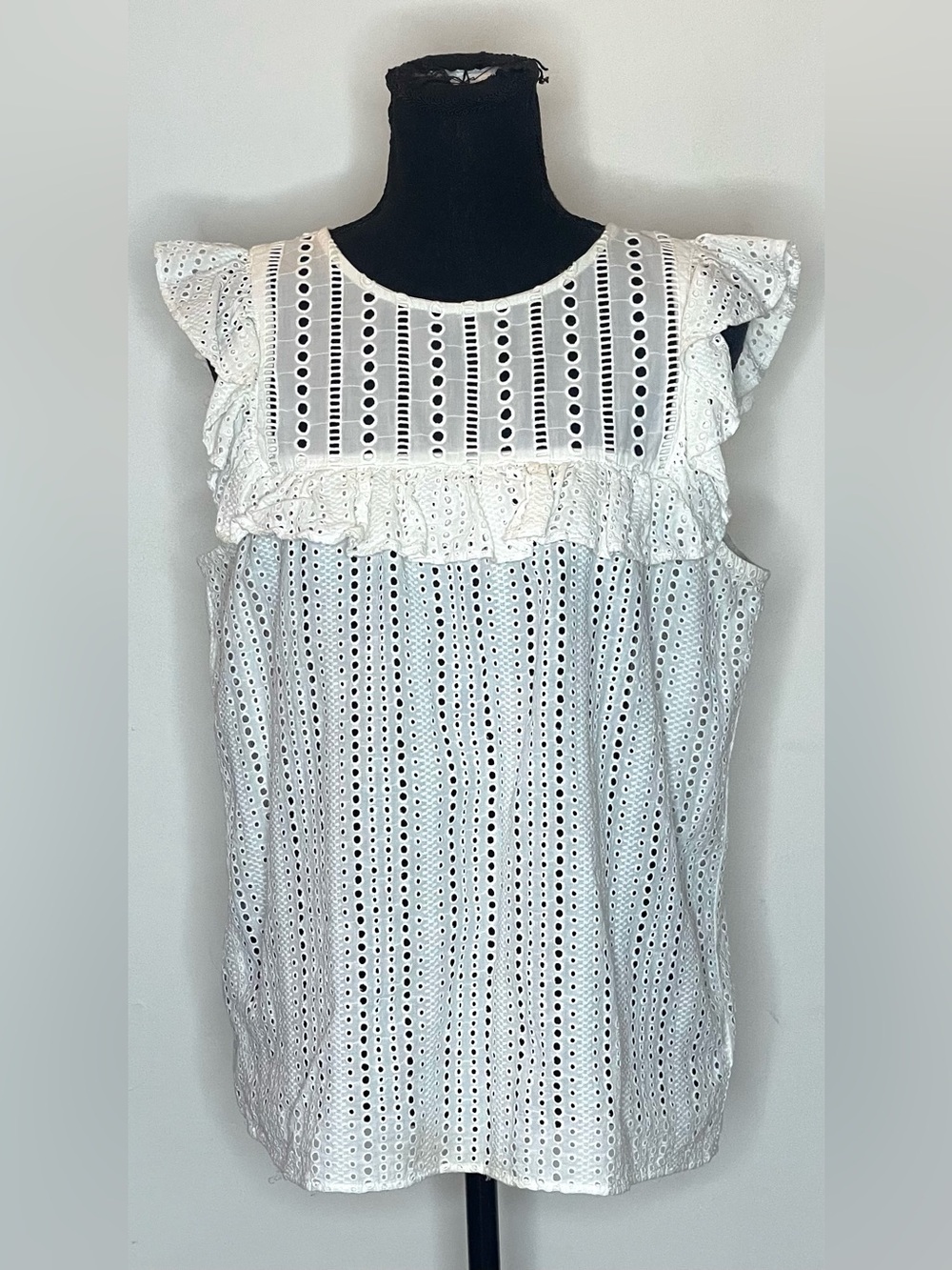 Banana Republic- White Eyelet Ruffle Tank Top Blouse Size M